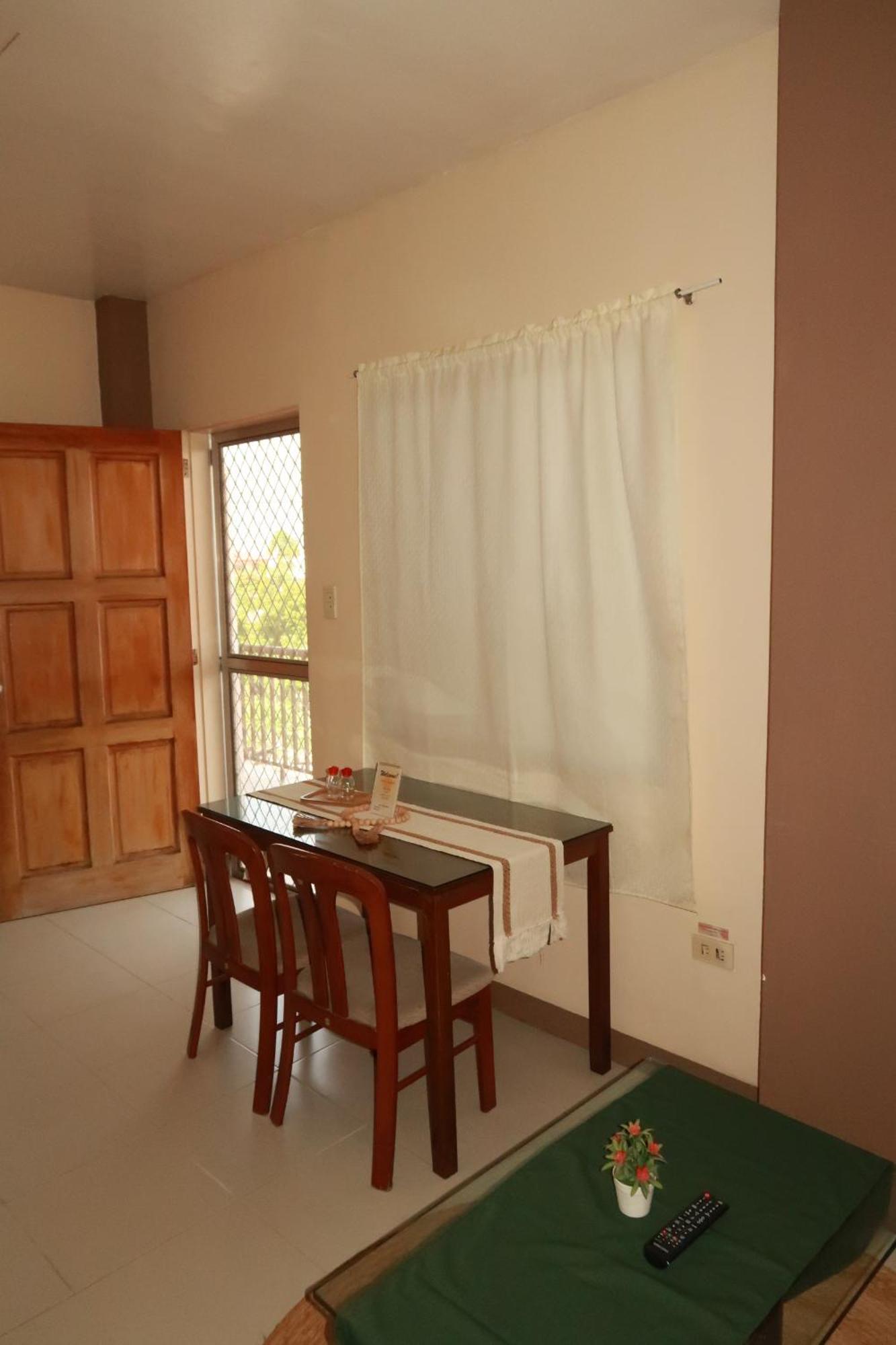 Jo-Cris Apartelle Lapu-Lapu City Exterior foto